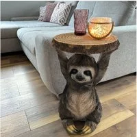 Online-Fuchs Beistelltisch als Faultier mit runder Baumscheibe in Holz Optik - Outdoor geeignet! (Nachttisch, Sofatisch, Gartentisch, wetterfest), Maße ca. 51 cm hoch, 36 cm breit und 31 cm tief