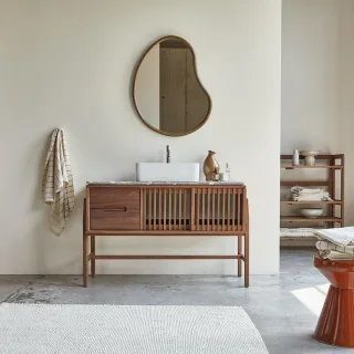 Badezimmerschrank Isaure aus massivem Nussbaumholz und Premium-Terrazzo 125 cm