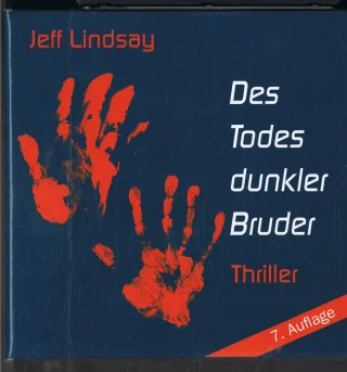 Des Todes dunkler Bruder [Tonträger] : Kriminalroman  1 Komplettsatz (7 Audio-CDs) + 1 Bonus-CD im MP3-Format.
