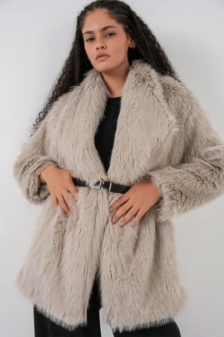 Langer Oversized Kunstfellmantel mit Gürtel