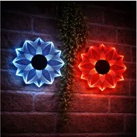 Online-Fuchs LED Solarleuchte - 2er Set Blumenblüten aus Acrylglas mit LED Beleuchtung für außen, faszinierende Lichtspiele, warmweiß oder seichter Farbwechsel wählbar, Dekoration für Garten, Balkon oder Terrasse