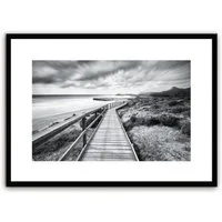 artissimo Bild mit Rahmen Gerahmtes Poster 70x50 cm / Wandbild modern / Wanddeko skandinavisch, Strand & Meer: Strandlandschaft in Schwarz-Weiß
