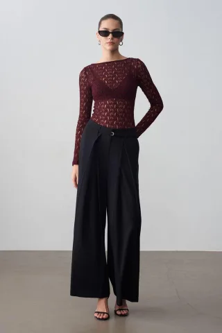 Weite, gefaltete Hose