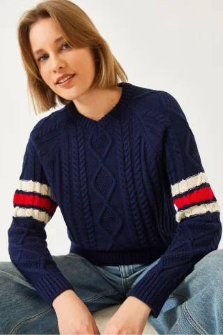 Musterierter V-Ausschnitt Enganliegender Strickpullover