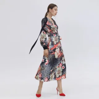 Wickelkleid mit Makro-Blumendruck und Schrägband aus Satin