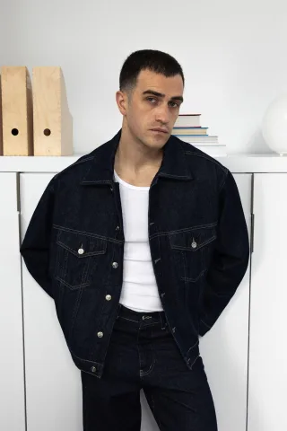 Jeansjacke mit Taschen