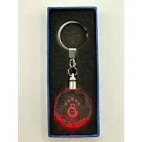 Stelby Schlüsselanhänger mit Gravur Galatasaray 5 Sterne Multicolor Schlüsselanhänger mit Geschenkbox (Perfekt für Geburtstage und Weihnachten, Robustes Glasmaterial, leuchtet in 5 Farben), Farbwechsel, langlebig, modernes Design