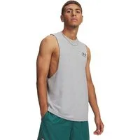 Under Armour® Funktionstop UA LEFT CHEST CUT OFF TANK leichtes Design, weiches Material, schnell trocknender Stoff