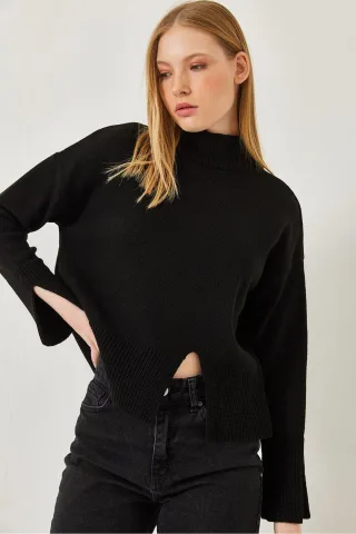 Lässiger Rollkragenpullover mit Schlitz