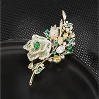 MOPUEA Brosche Brosche Rosen mit rosa grün Zirkon Kristall Damen Schmuck Elegante (Damen Brosche / Blumen Schmuck Pin, Rosen Blüten Brosche mit Zirkonia in Pink & Grün, Metall Gold), Zirkonia, Metall, 2 Farben, Rosenblume, elegant