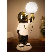 BRUBAKER LED Nachttischlampe Astronauten Tischlampe - 46 cm Weltraum Tischleuchte, mit USB-C Stecker, LED fest integriert, Handbemalte Dekofigur Statue mit Mond Lampe - Gold und Schwarz