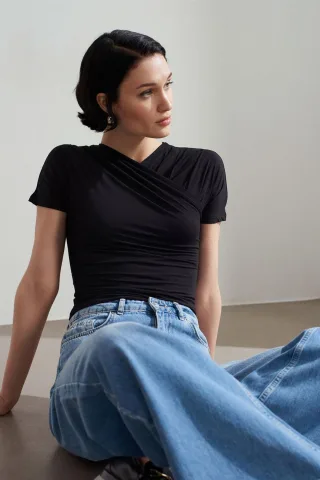 Slim Fit V-Ausschnitt Jerseybluse