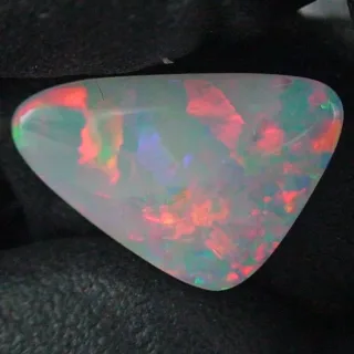 2,38 ct White Opal Multicolor Edelstein Lightning Ridge Australien