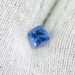 0,41 ct Tansanit Kissenschliff VVSI Blau Violett