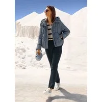 MADELEINE Outdoorjacke Elegante Winterjacke mit Daunenfüllung Daunenjacke mit Kapuze, verdeckte Knopfleiste, Stehkragen, Langarm
