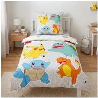 MTOnlinehandel Kinderbettwäsche Pokémon Friends 135x200 + 80x80 cm, Wende-Motiv, 100% Polyester, 2 teilig, Pikachu, Bisasam, Glumanda & Schiggy für kleine Pokémon Fans