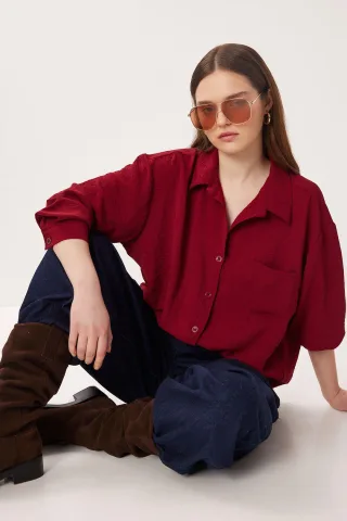 Übergroße Button-Down-Bluse mit Tasche