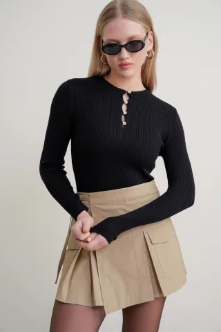 Knopf Detail Rundhals-Pullover