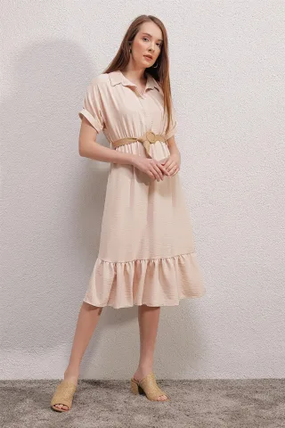 Texturiertes Midikleid mit Gürtel und Hemdkragen