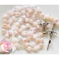 Sacramenta Schmuckset Wunderschöner Rosenkranz mit rosa Herzperlen in Buchbox – Handarbeit!