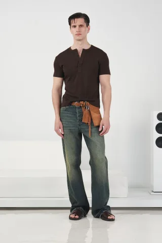 Slim Fit Rundhalsausschnitt Baumwoll-T-Shirt mit Knopfdetails