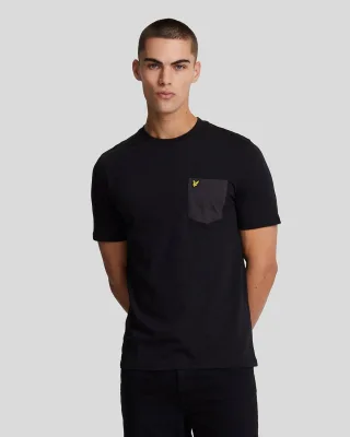 Lyle & Scott � T-Shirt mit farblich abgestimmter Tasche in Schwarz
