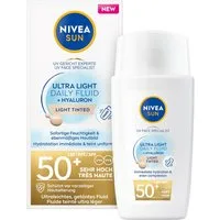 Nivea Sun Sonnenschutzfluid Ultra Light Daily Fluid LSF 50+ +Hyaluron Light Tinted, für das Gesicht, Schutz vor UVA-/UVB-Strahlen und blauem Licht