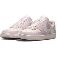 Nike Sportswear W COURT VISION LOW P NBK Sneaker inspiriert vom Design des Nike Air Force
