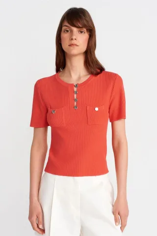 Gerippte Strickbluse mit Knopfdetails