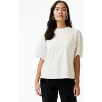 Y.A.S Kurzarmshirt YASLEX SS TOP W. EMB SLEEVES S. NOOS mit Lochstickerei