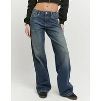 Tally Weijl Low-rise-Jeans SPADEPALLAS Baumwollmischung, Low-Waist mit geradem Beinverlauf und Strass-Anhänge