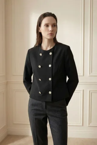 Maßgeschneiderte kurzärmliche Jacke aus Tweed mit Knöpfen