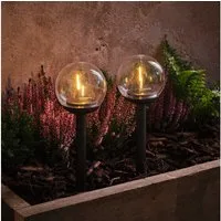 Lights4fun LED Gartenleuchte 2er Set Solar‑Gartensteckerkugeln mit Filament‑Optik
