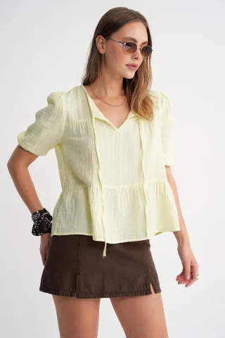 Strukturierte Musselin Rundhalsbluse mit Bindungsdetails