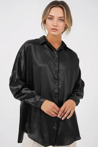 Übergroßes Satin-Hemd mit Knopfleiste