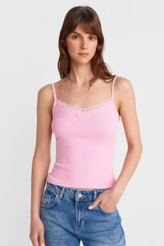 Schmale Passform Spitzen-Strick-Cami-Bluse