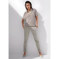 MADELEINE Chinos Modische Chino-Hose mit Bundfalten Uni-Design, Verschluss mit Logo-Knopf, ohne Kragen