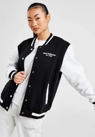 New Balance Damen Varsity Bomberjacke in Schwarz