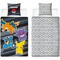 Familando Kinderbettwäsche Pokémon Fire - Set 2-teilig - 135x200 80x80 cm mit Reißverschluss, Microfaser, 2 teilig, mit Pikachu, Wendeseite und Schriftzug