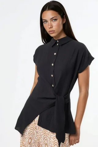 Strukturierte Gewebe-Bluse mit Bindegürtel