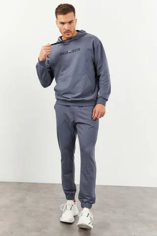 Overgroßes Kapuzenpullover- und Hosen-Set