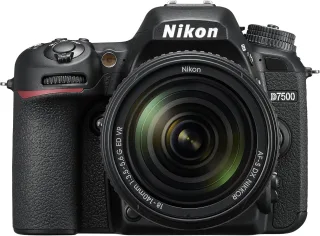Nikon D7500 [20.1MP  4K UHD-Video 32"] schwarz inkl. AF-S DX Nikkor 18-140mm 1:35-56G ED VR Objektiv