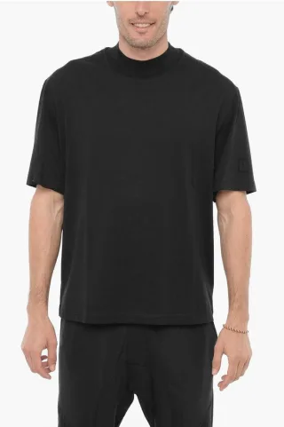 Slim Fit Rundhals-T-Shirt mit Nieten in Schwarz
