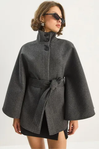 Poncho-Mantel mit Krawattenverschluss