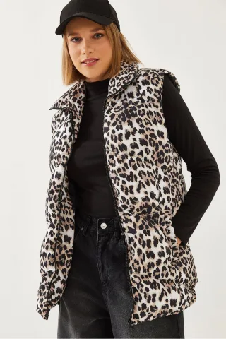 Leopardenmuster ärmellose Kunstleder-Pufferjacke
