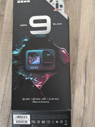 GoPro Hero9 Special Bundle [20MP 5K Touchscreen 2'' inkl. 2 Akkus Handler Drehclip 32GB SD-Karte Tasche] schwarz