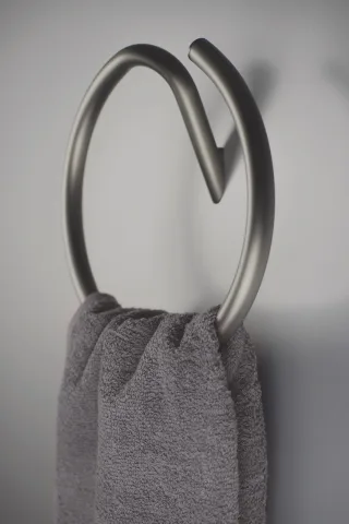 Neuesbad Serie 600 Handtuch-Ring , Oberfläche: Titanium NB1ADI_D6111