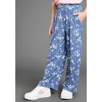 KIDSWORLD Schlupfhose Viskose-Hose im Blumenmuster Trendige Hose mit Blumenmuster