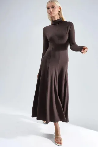 Langärmliges A-Linien Midikleid