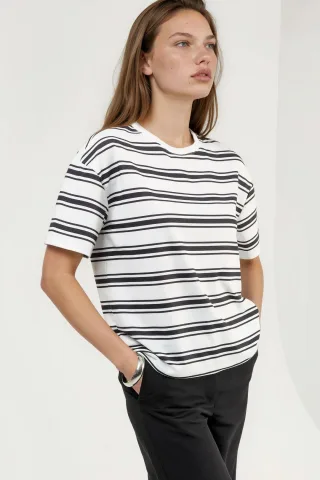 Übergroßes gestreiftes Rundhals-T-Shirt
